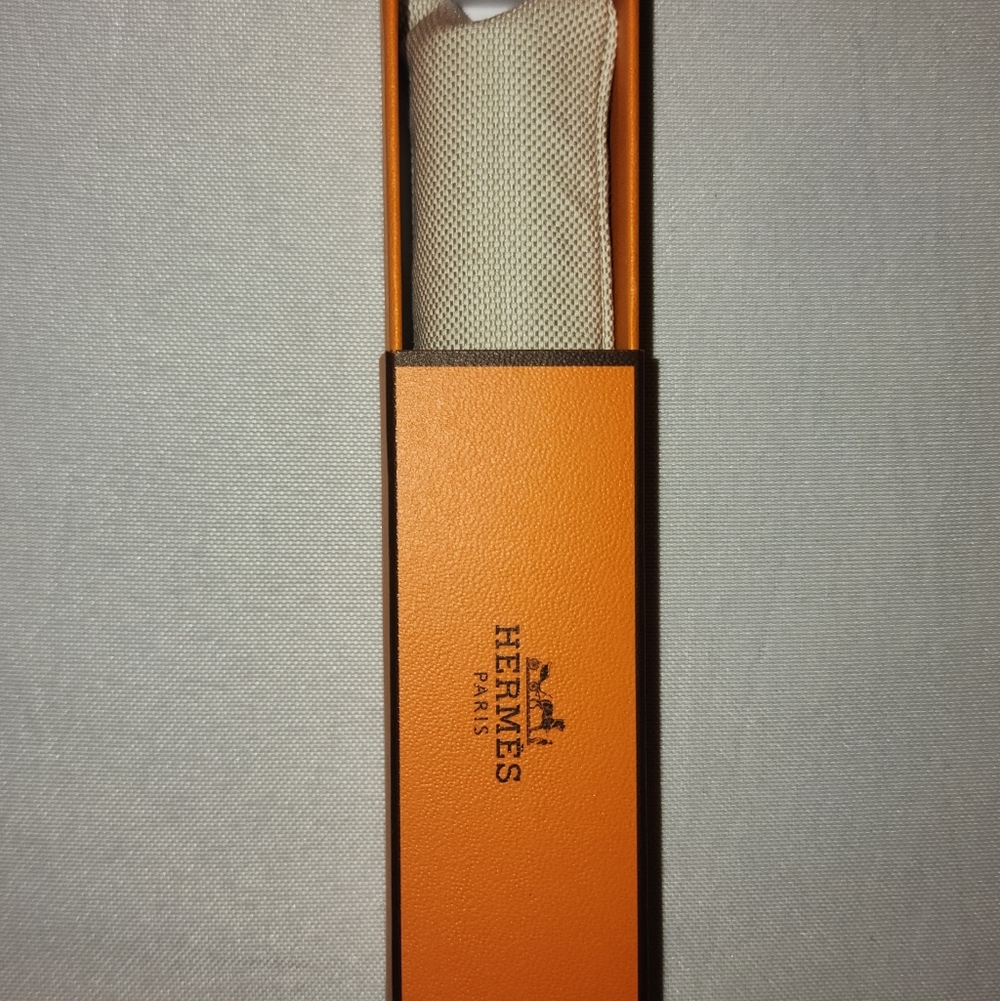 Giftable Never Used Hermès Rouge Lipstick -Limited Edition - Picture 4 of 9